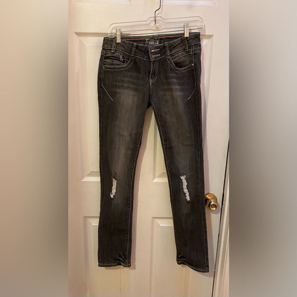 Stylish Vintage Black Distressed Women Jeans